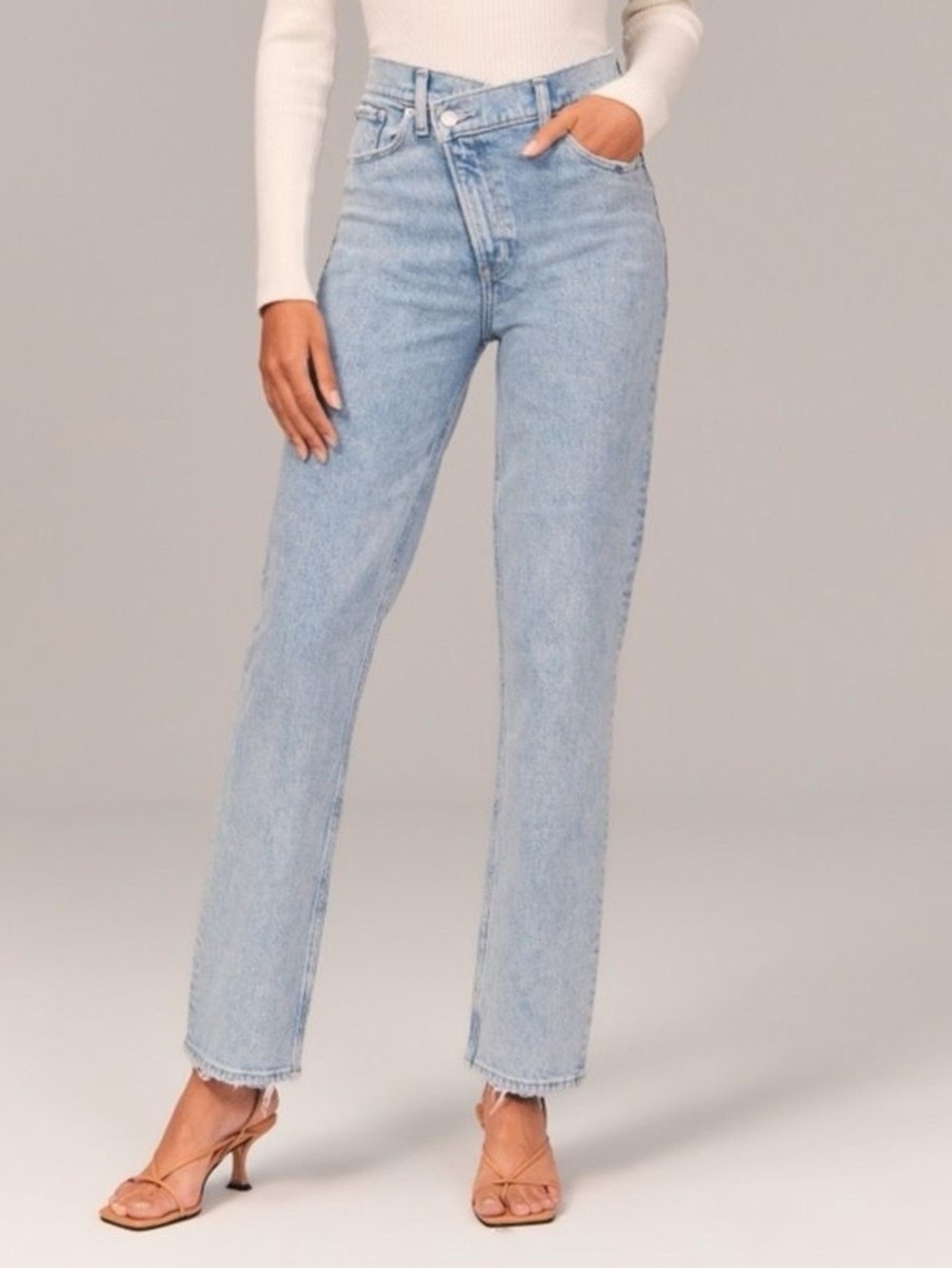 Abercrombie High-Rise Straight Leg crossover Women’s Jeans - Light wash